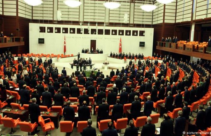 Turska: Parlament evakuisan zbog lažne uzbune