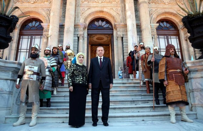 Erdoganovi žive u palati vrijednoj preko 650 miliona eura, samo za čaj daju 2.000 eura