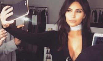 Kim Kardašijan zaradila 700 hiljada dolara slikajući selfije sat vremena!