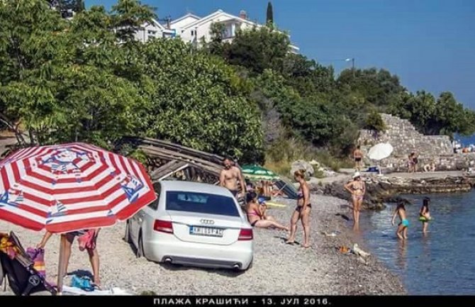 Boka Kotorska: Parkirao automobil na plaži