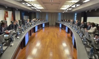 Đukanović nezadovoljan nekim ministarstvima, radiće i u avgustu