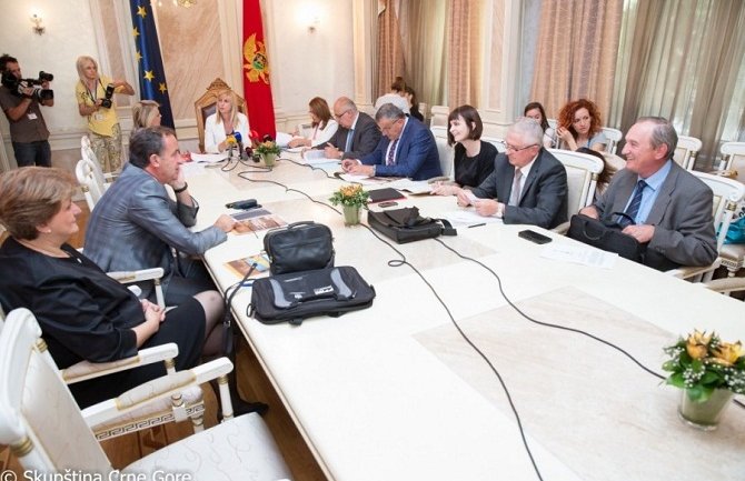 HRA: Zakazati saslušanje povodom izmjena Zakona o medijima