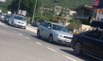 Kilometarske kolone prema Sutomoru i Baru