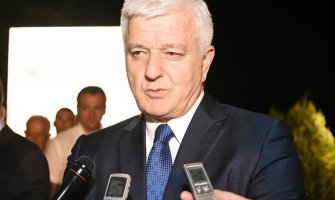 Marković: Bez čestitki i poklona za Novu godinu, novac usmjeriti ugroženim