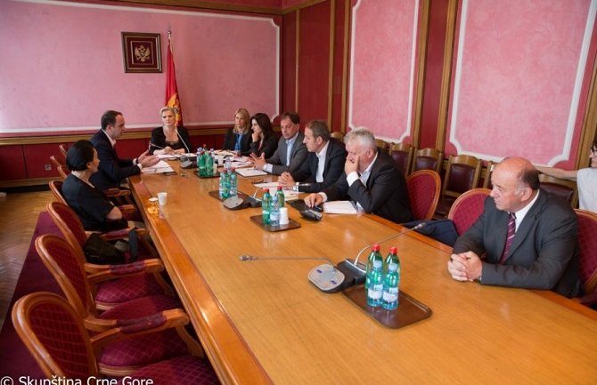 Odbor dao zeleno svjetlo za Rezoluciju o povlačenju Rječnika CANU