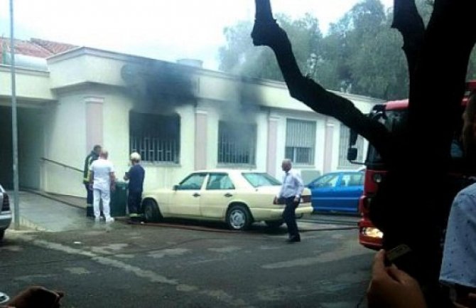 Tirana: Benzinom pokušao zapaliti drugog pacijenta, troje mrtvih(VIDEO)