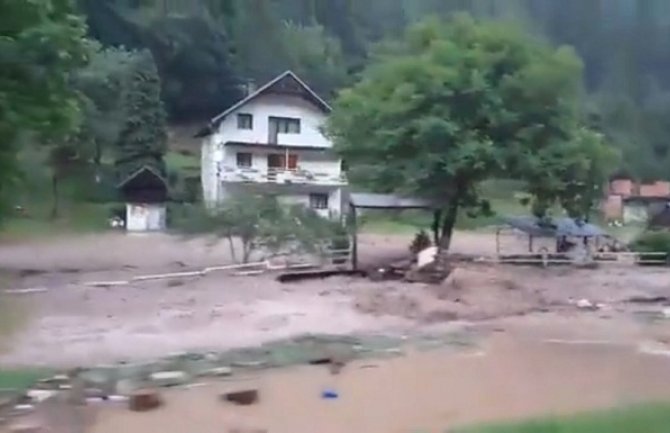 BiH: Vanredna situacija poslije snažnog nevremena (Video)