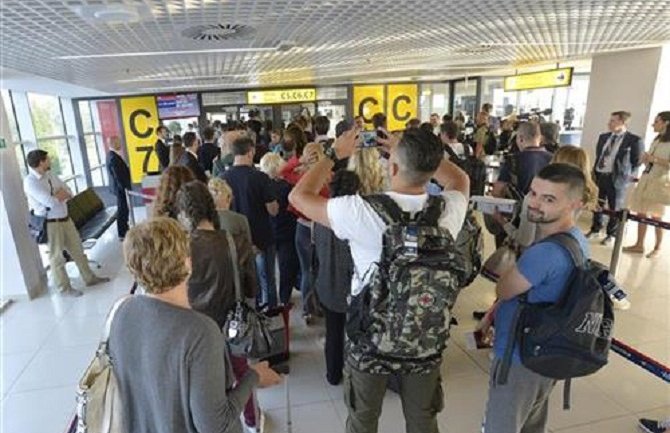 Žena kriva za uzbunu na aerodromu, nije željela da joj muž ode