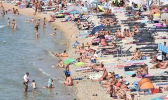 Mještani turistima zapalili peškire zbog “rezervacije” mjesta  