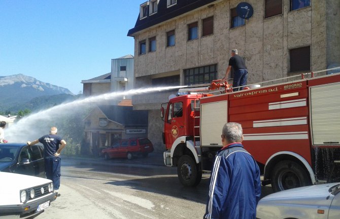 Popović: Natjerali su nas da neregistrovanim kamionom peremo ulice!