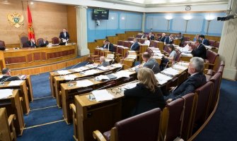 Za plate poslanika samo u julu izdvojeno preko 560 hiljada eura