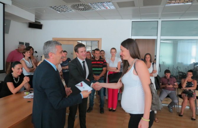 Hiljadu plus: Vaučeri za još 100 građana sa liste čekanja