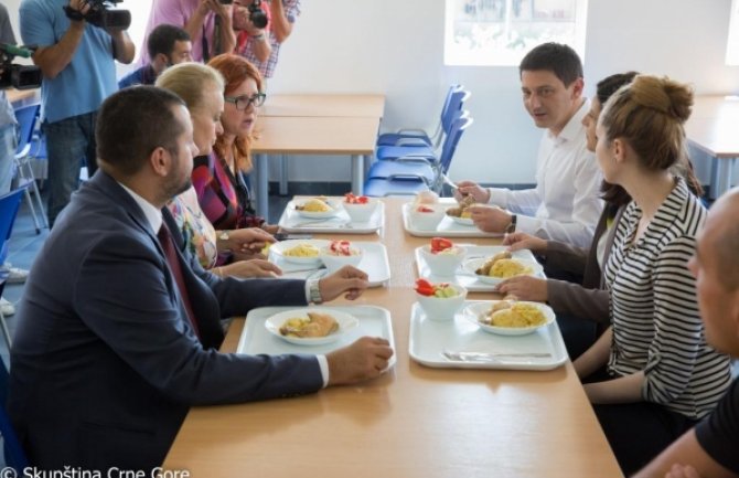  Pajović ručao u narodnoj kuhinji