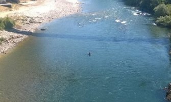 Osvježenje od prevelikih vrućina: Šetnja po sredini Morače(FOTO)