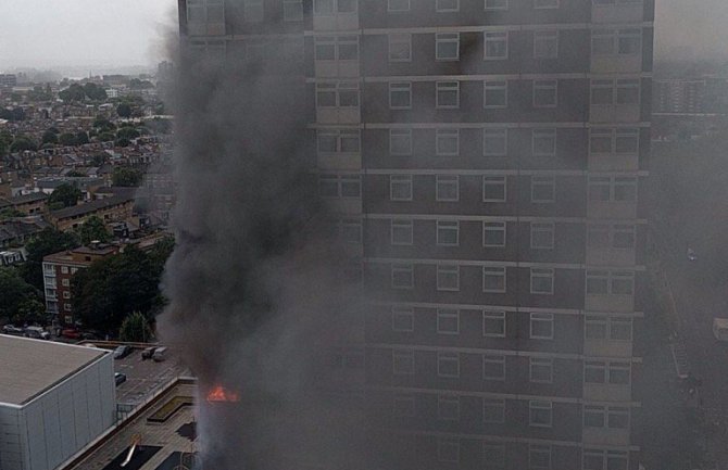 London: Gori soliter, najmanje 120 vatrogasaca na terenu(VIDEO)