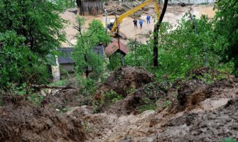 Bajina Bašta: Evakuisani putnici koji su bili zarobljeni zbog klizišta