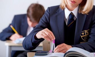 Da li u svim crnogorskim školama treba uvesti školske uniforme?