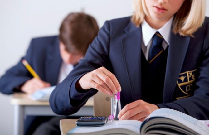 Da li u svim crnogorskim školama treba uvesti školske uniforme?