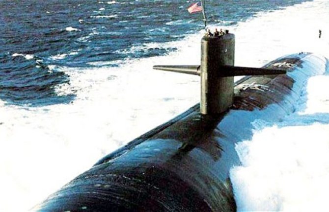 Američka nuklearna podmornica udarila u brod