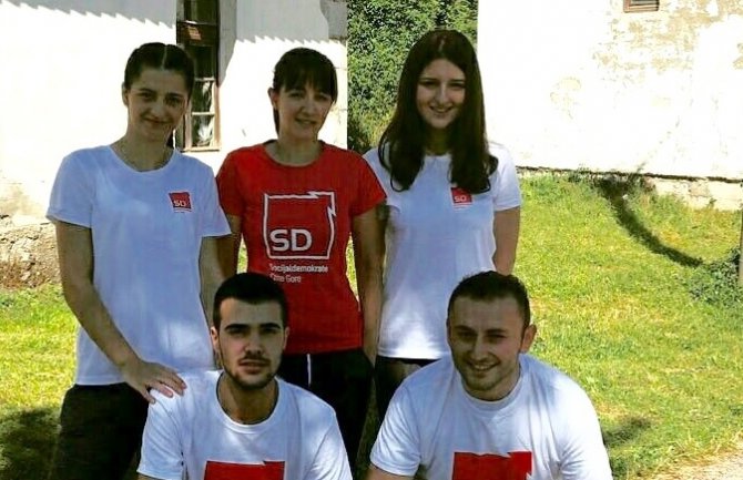 Kolašin: Očistili i uredili dvorište Osnovne škole 