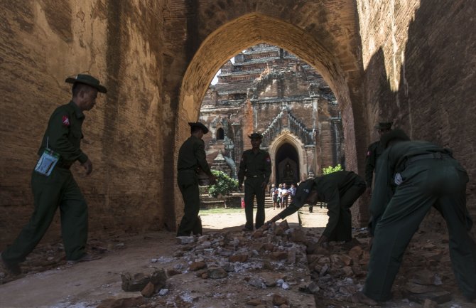 U zemljotresu poginule četiri osobe, oštećeno više od 200 hramova