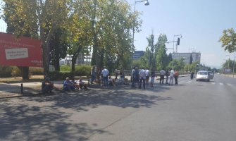 Podgorica: Bivši radnici KAP-a blokirali Bulevar Svetog Petra Cetinjskog