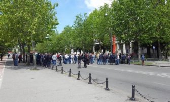 Nakon 15 minuta završena blokada: Kapovci izgurani na trotoar