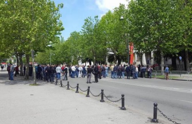 Radnici KAP-a i danas blokiraju saobraćaj