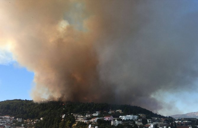 Požar u Ulcinju zbog zapaljene majice?