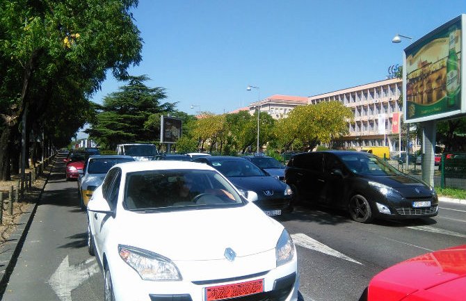 Radnici KAP-a i danas blokirali saobraćaj