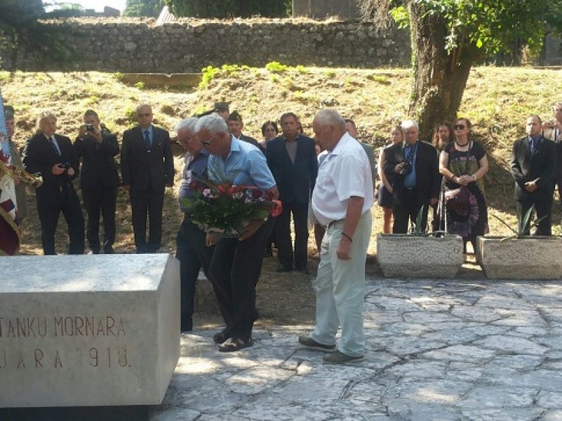 002012d0e98b6d009cbbbb32ec0f8b5dd816faaea585984495c3dc07d8eaeca86faedfull