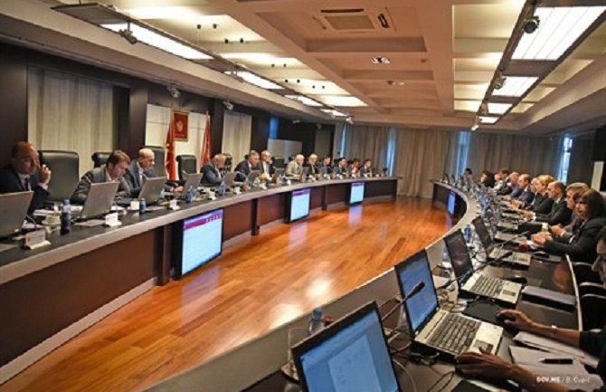 Isplatiti zarade i naknade određenoj kategoriji lica sa Zavoda