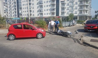 Sudar automobila i motora u Podgorici, jedna osoba povrijeđena