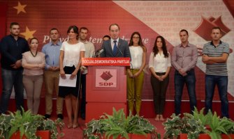 Stanić: Smanjiti zarade funkcionerima