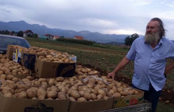 Ogorčeni poljoprivrednici iz Nikšića: Zbog jeftinog uvoza im propada krompir