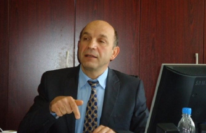 Iza Vaših riječi stoji povrijeđena sujeta Vladinog birokrate