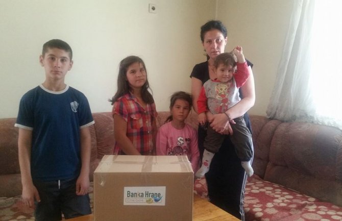 Potrebna pomoć udovici sa petoro djece: Žive od penzije od 99 eura