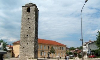 Metalni krst biće vraćen na Sahat kulu