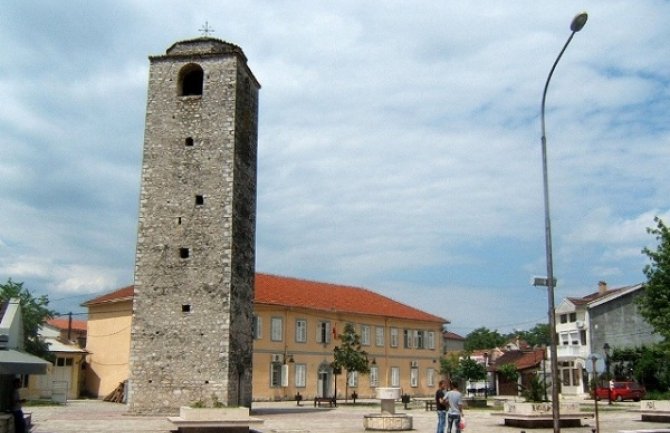 Metalni krst biće vraćen na Sahat kulu