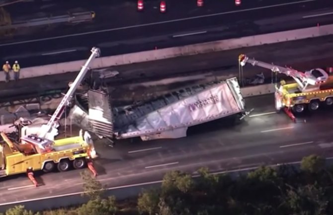 Srbin iz Čikaga prosuo 22 tone novčića po autoputu! (FOTO) 