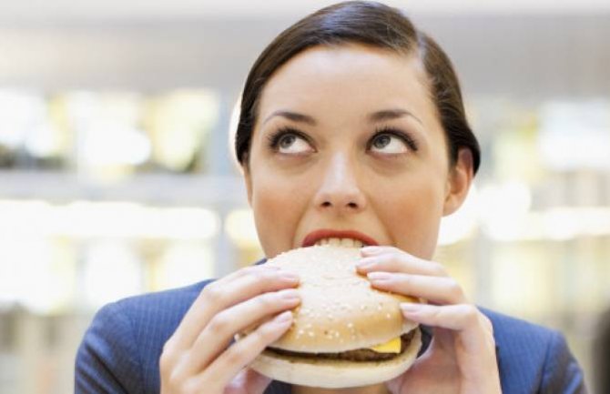 Evo šta se  dešava u tijelu kada jedemo (pre)brzo