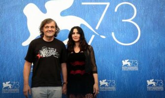 Pred večerašnju svjetsku premijeru: Kusturica i Monika se držali za ruke (FOTO)