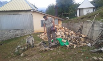 Rakočević: Neko baca otrov pored moje kuće