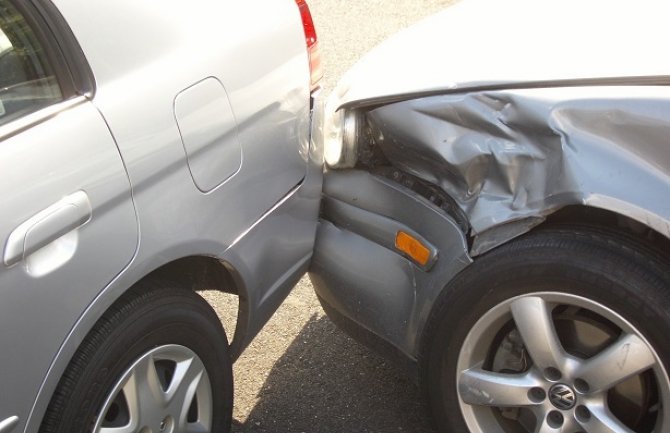 Njemica na parkingu udarila u 14 automobila, šteta oko 25 hiljada eura