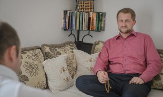 Pripreme za Bajram u kući Šukurica: Svi smo na okupu, bajramska sofra ima posebnu čar