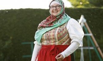 Napravljena Bavarska tradicionalna haljina prilagođena muslimankama