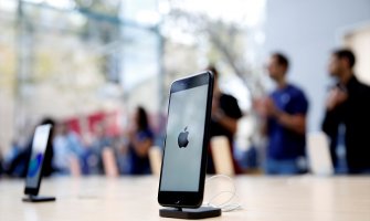  Kupci u dugim redovima 25 sati čekali otvaranje radnje kako bi kupili novi iPhone7