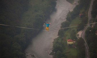 Na najlonskom užetu iznad kanjona prešao 413 metara (FOTO)