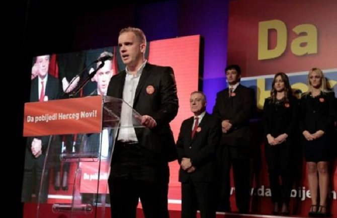 Savjet mladih DPS Crne Gore: Nećemo se pozdravljati