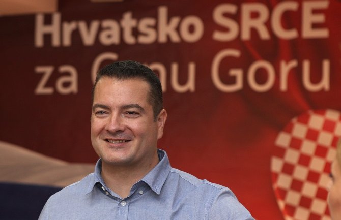 Vuksanović:Više podsticaja studentima koji žele studirati u inostranstvu